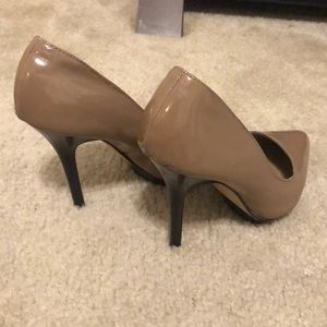 Nude Pumps
